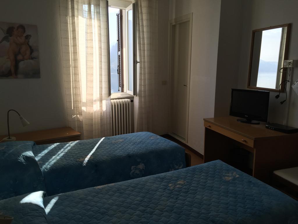 Hotel Plinio Lenno Bilik gambar