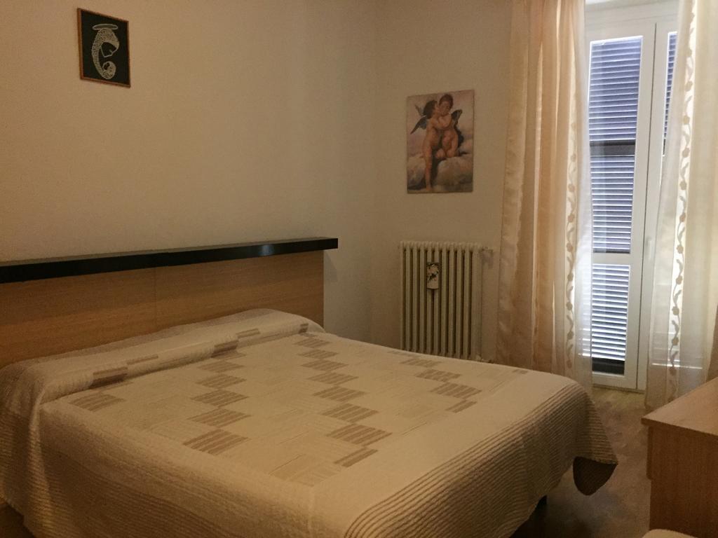 Hotel Plinio Lenno Bilik gambar